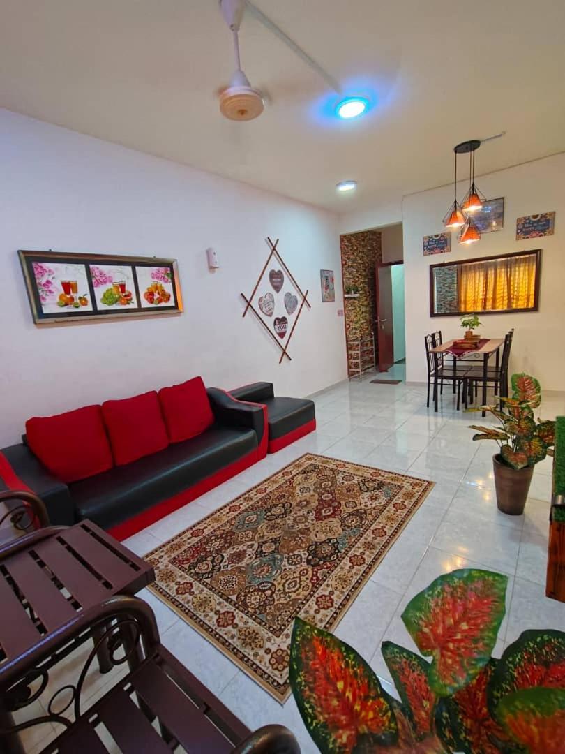 Homestay Budget Kuala Terengganu Tulipsia House Exterior foto